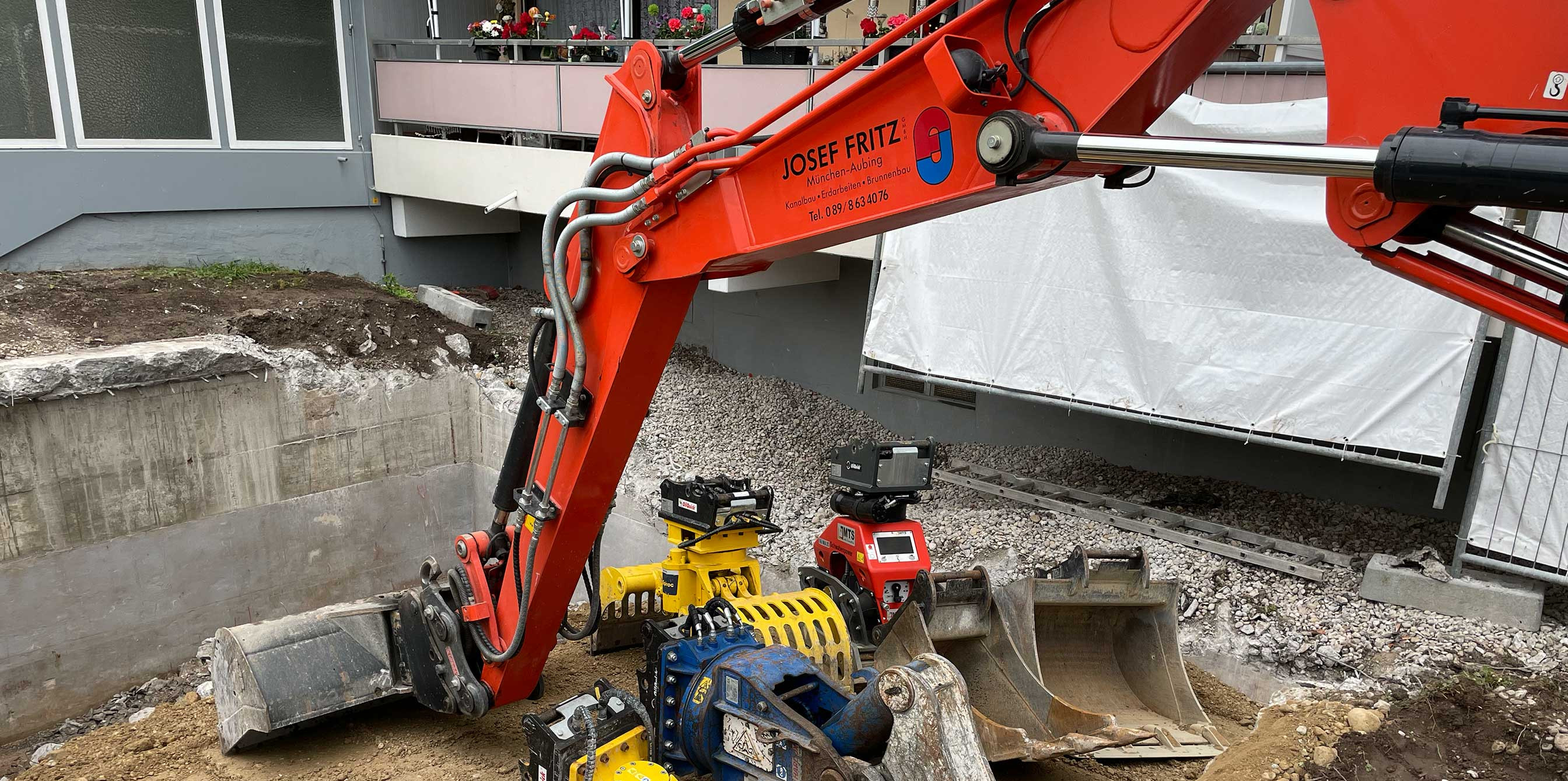 Bagger, der ein Fundament aushebt